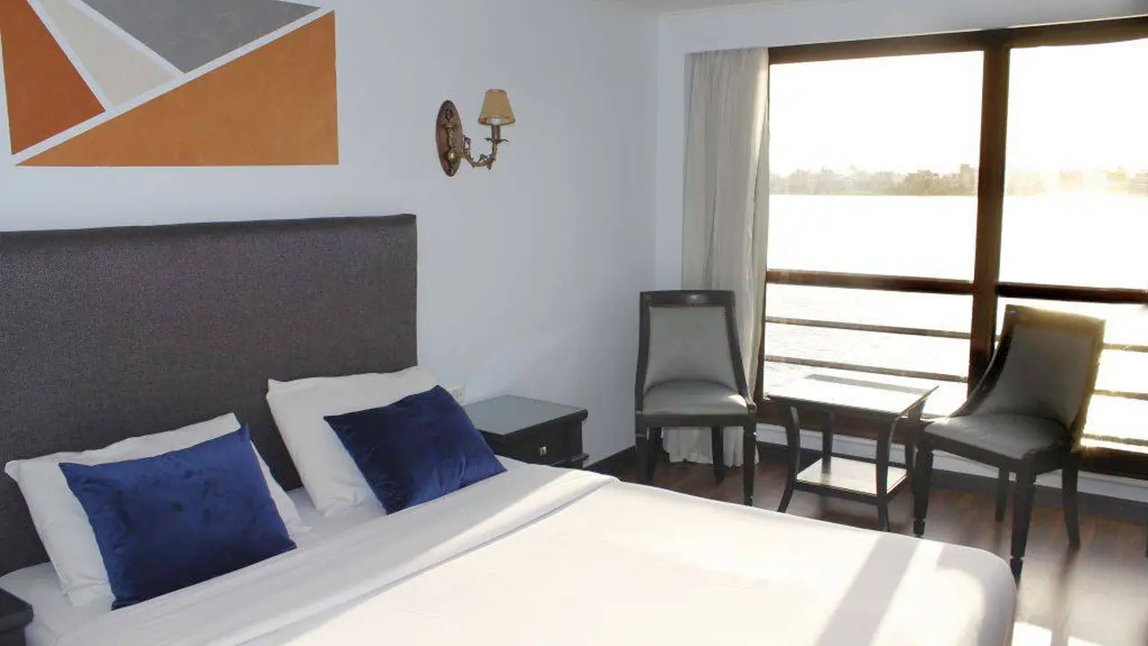 رحلة الباخرة نايل دولفين